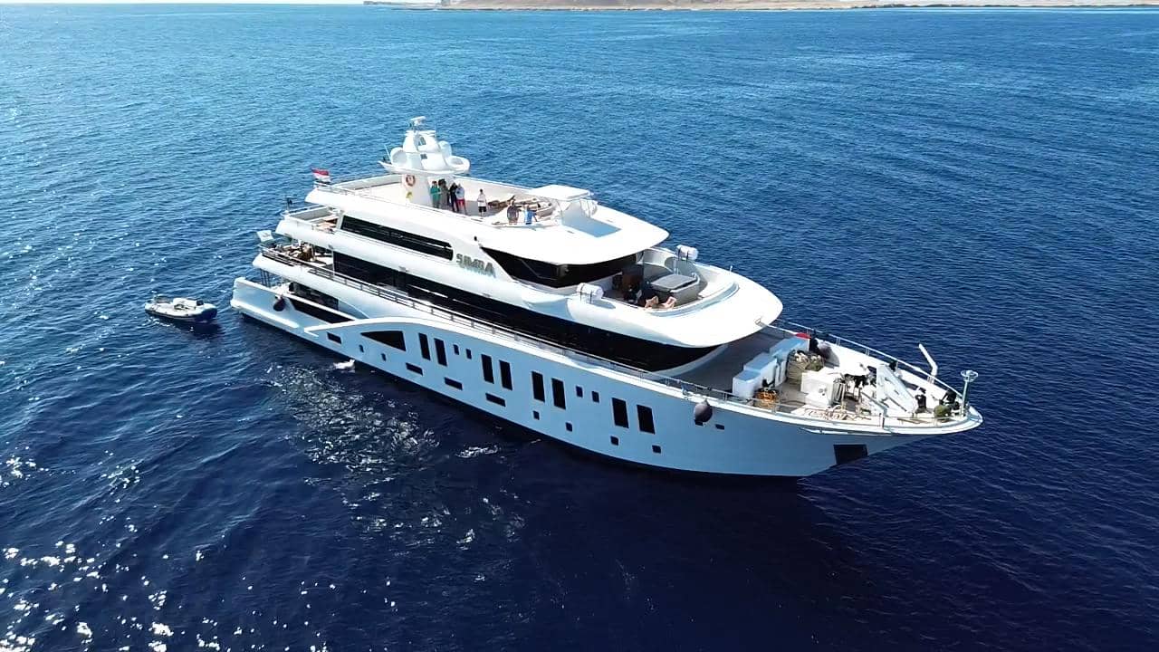 Le M/Y Simba en navigation en mer Rouge, vue aérienne